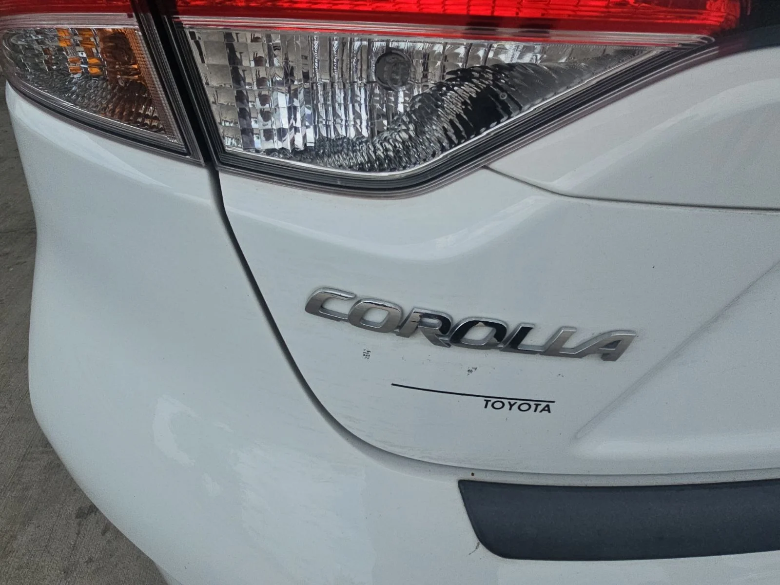 Used 2024 White Toyota SE image 15