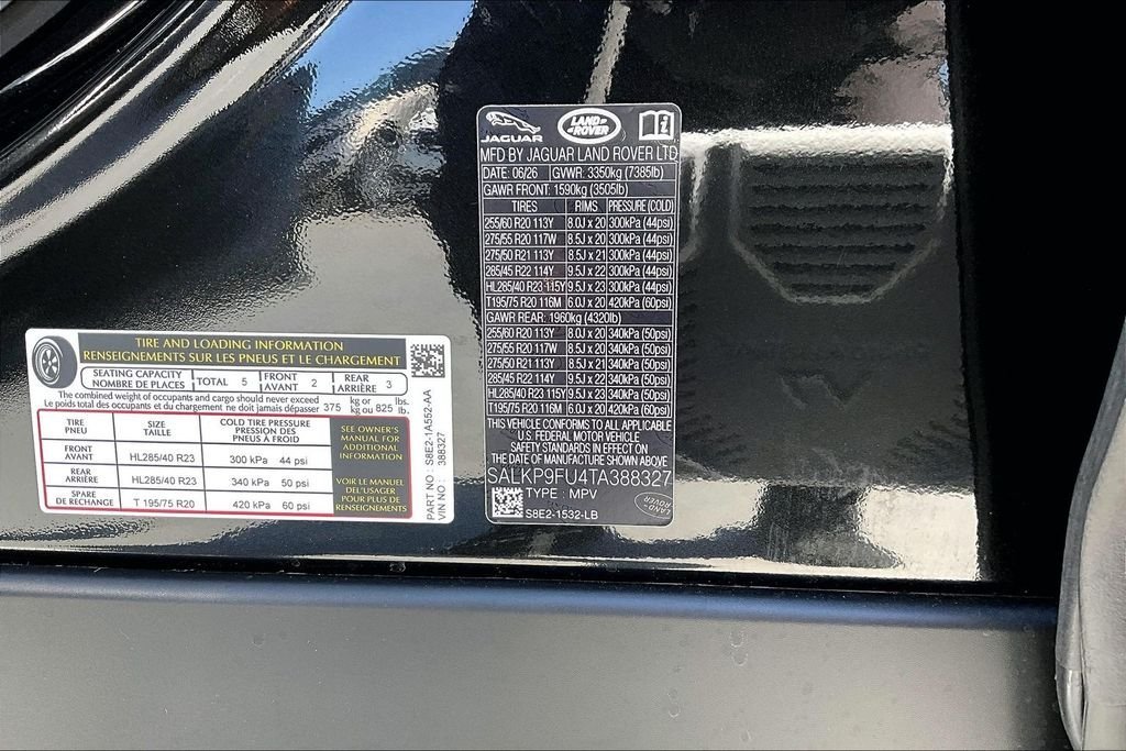 New 2026 Santorini Black LAND ROVER SE image 8