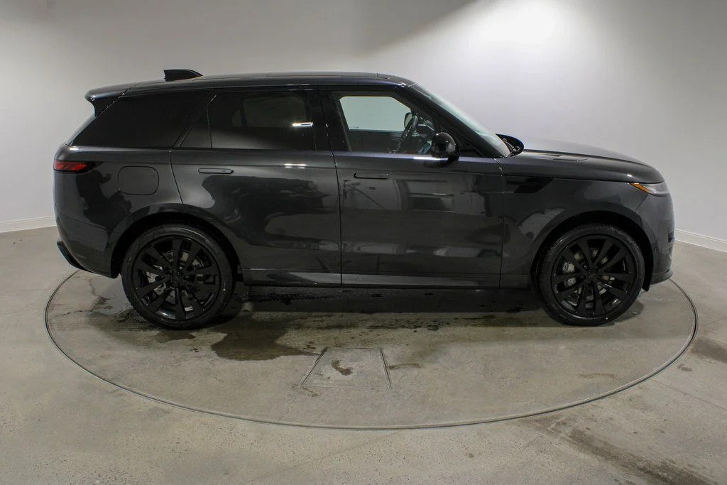 New 2026  Land Rover Dynamic SE image 6