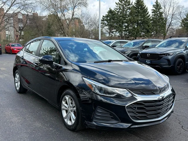 2019 Chevrolet Cruze LT Hatchback Auto's photo