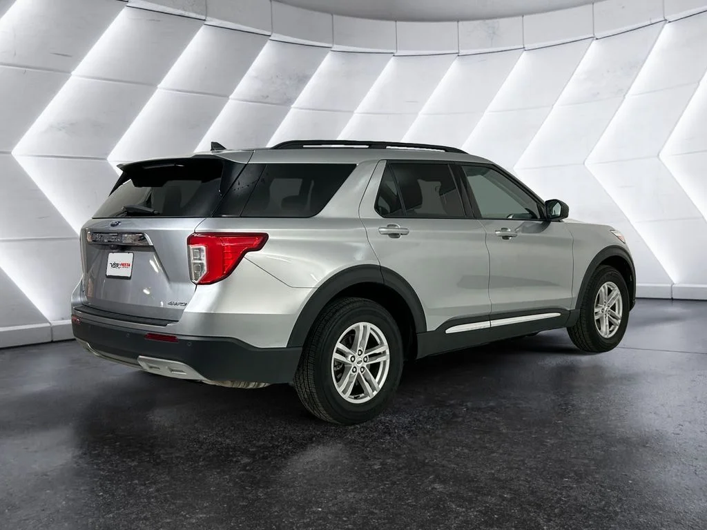 Used 2023 Silver Ford XLT image 4