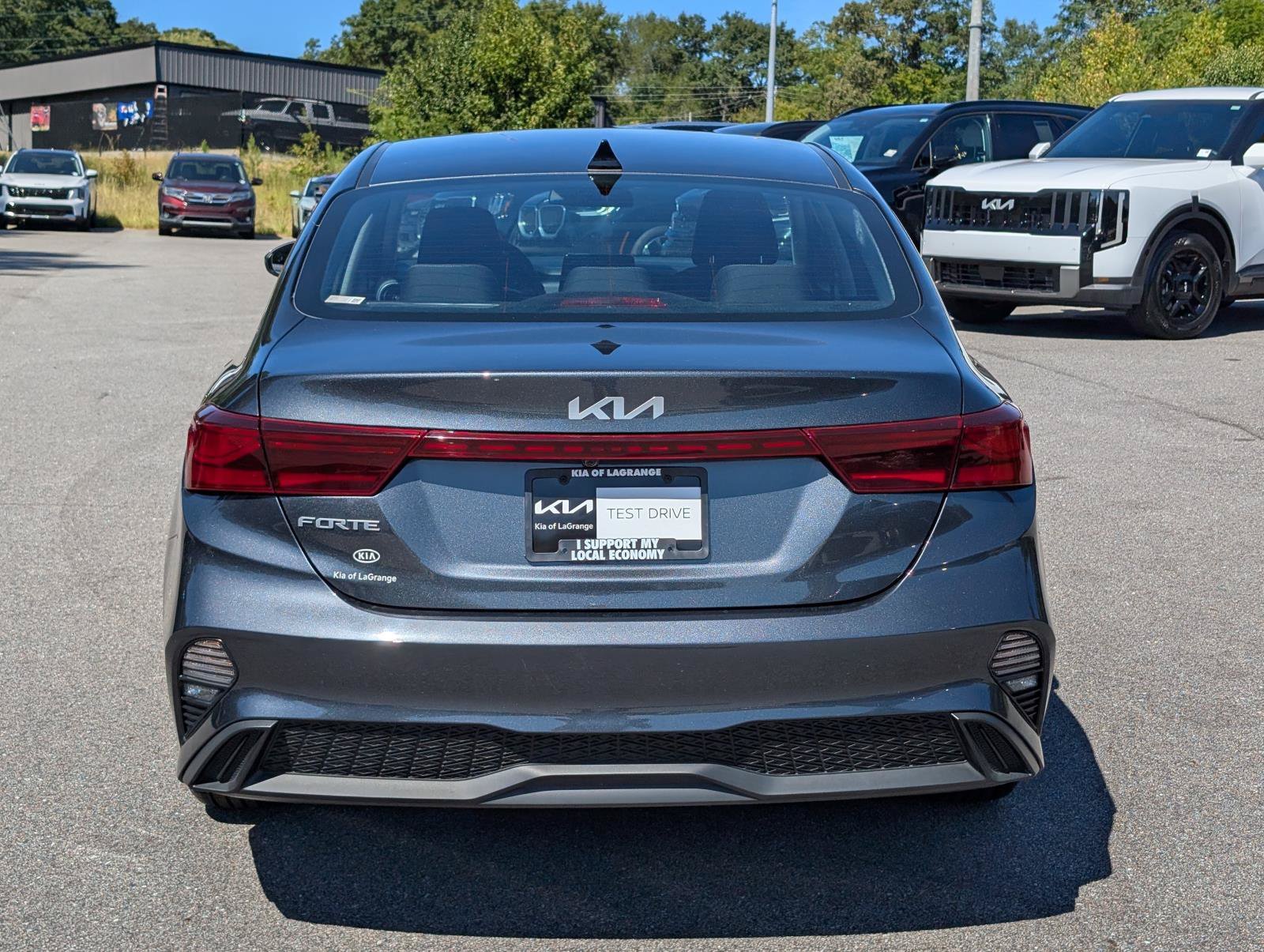 2024 Kia Forte LXS - Photo 7