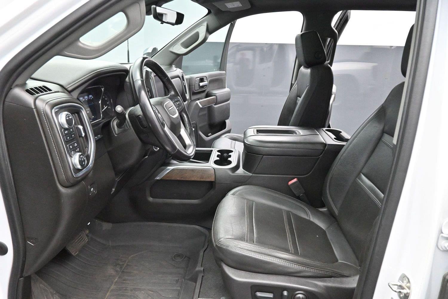 Used 2022 White Frost Tricoat GMC Denali image 12