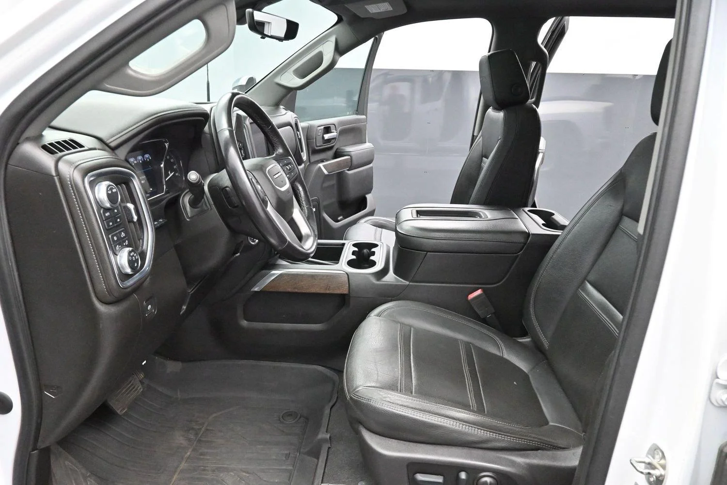 Used 2022 White Frost Tricoat GMC Denali image 12
