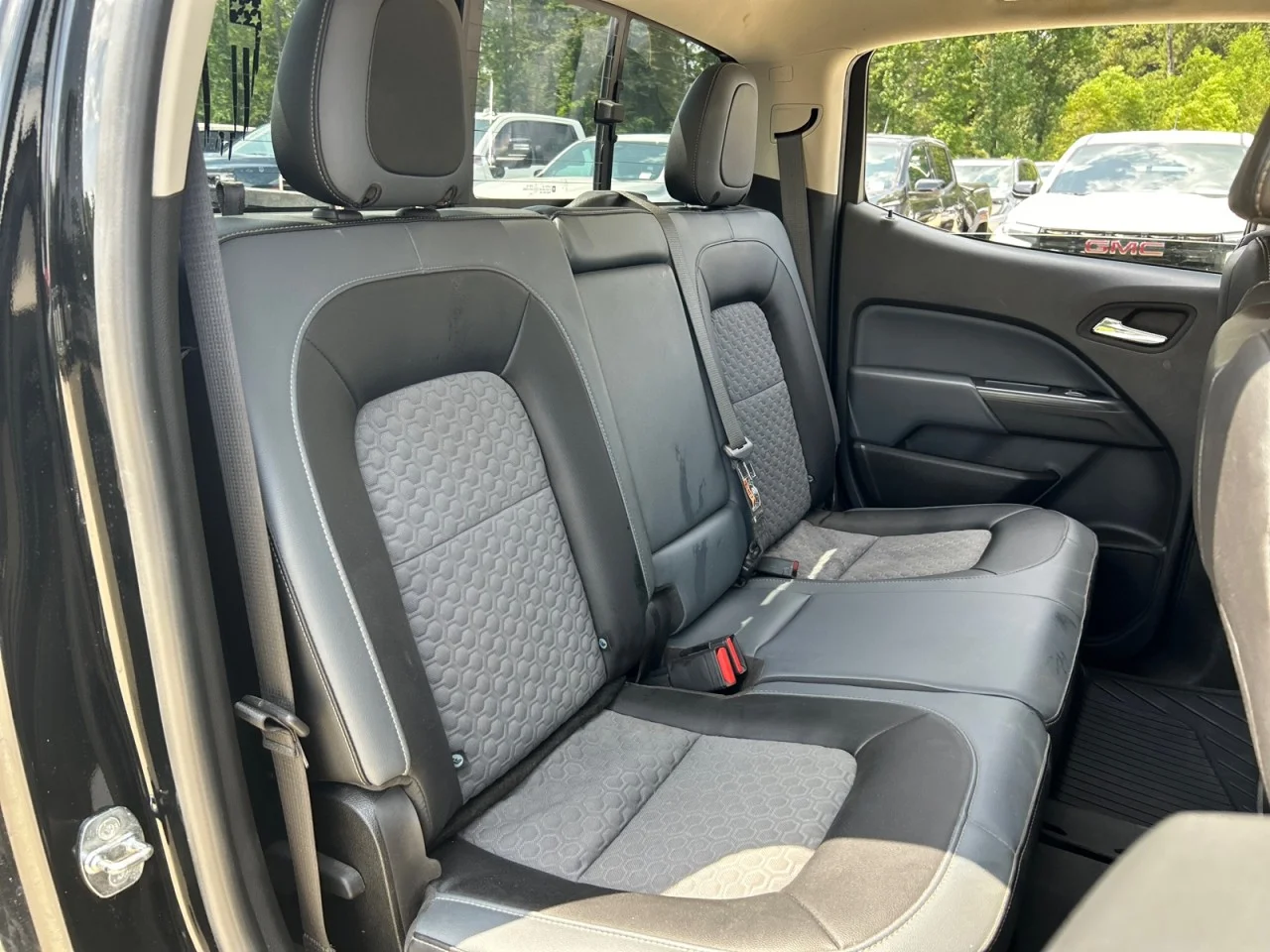 Used 2022 Black Chevrolet Z71 image 19