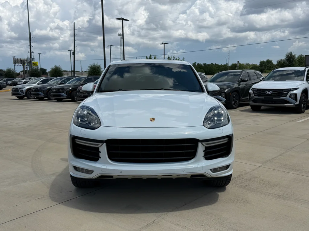 Used 2017  Porsche GTS image 9