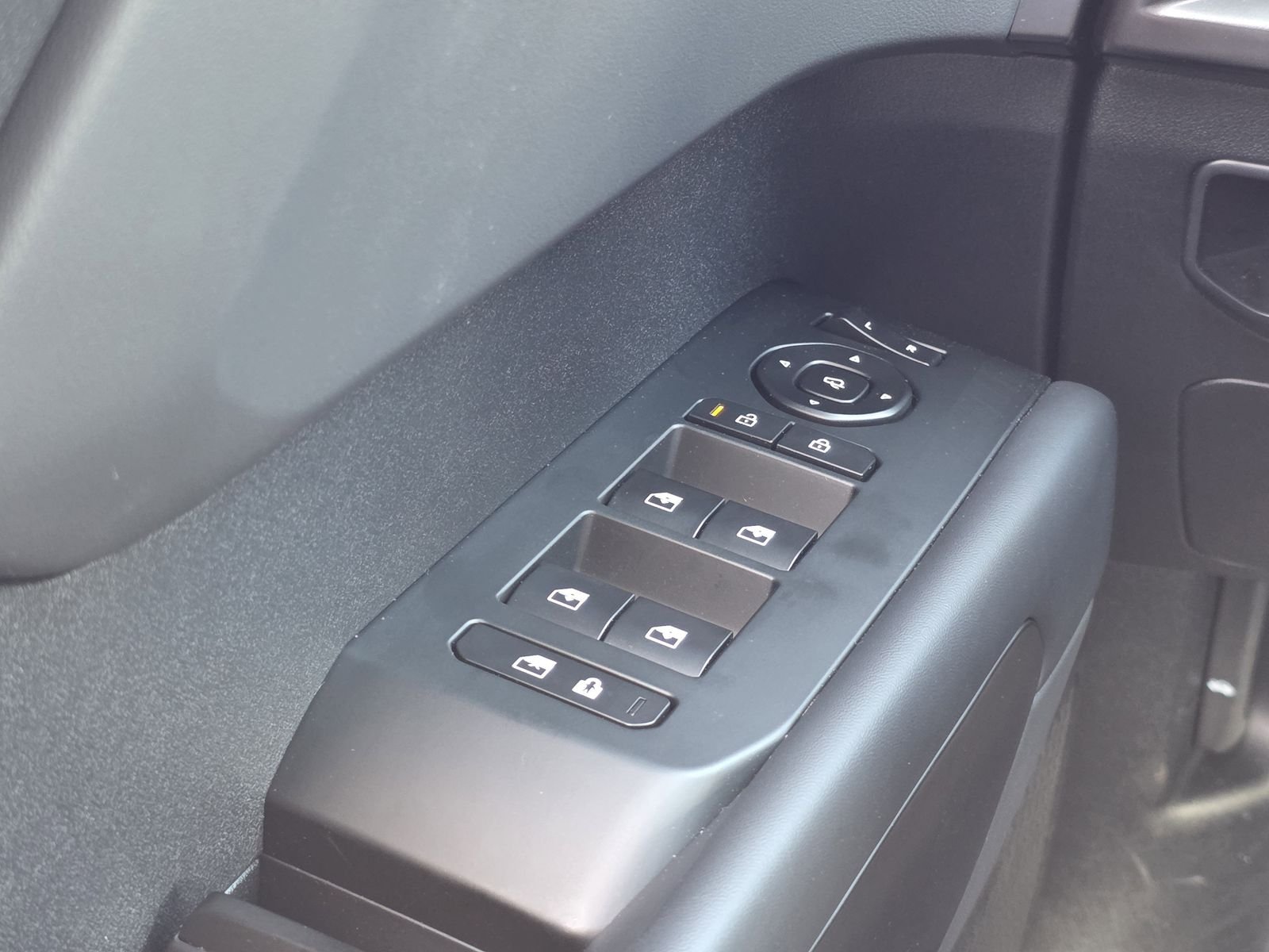 New 2027 Black Kia X-Line SX image 13