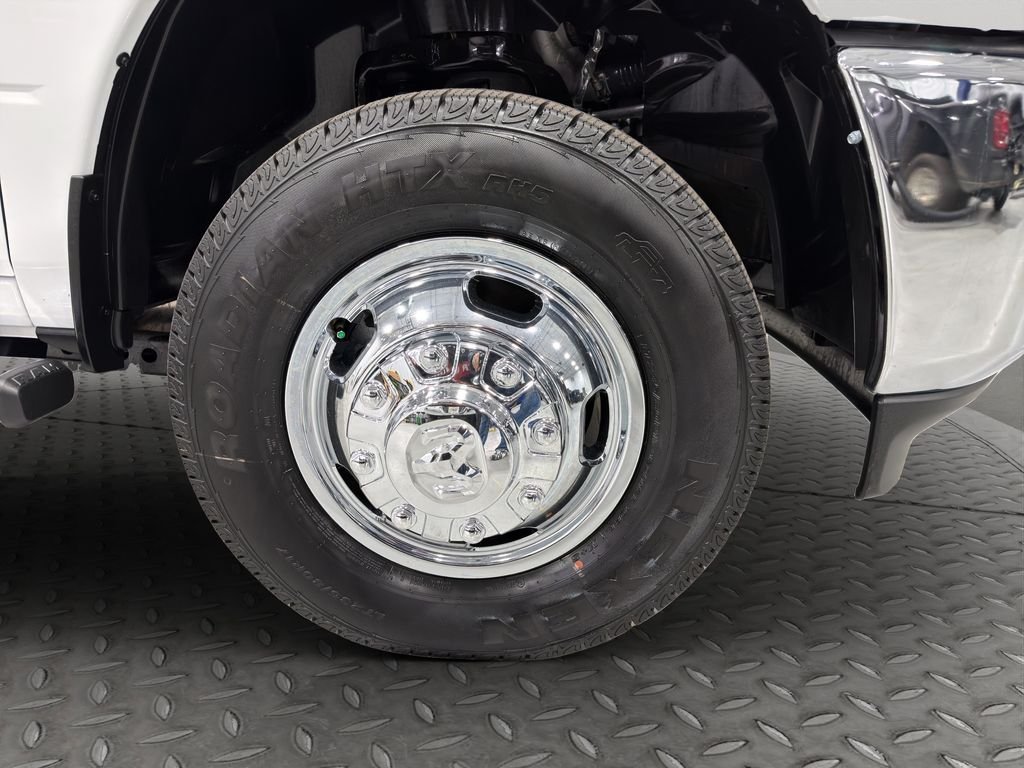 New 2026 Bright White Clear-Coat Exterior Paint RAM Tradesman image 13