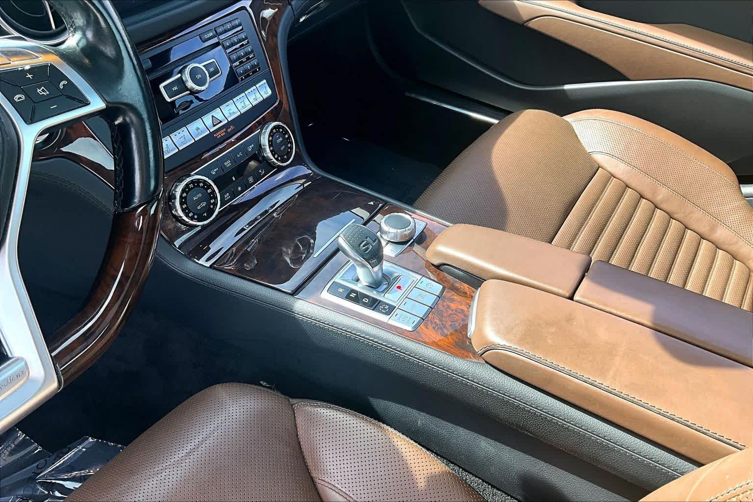 Used 2016 Obsidian Black Metallic Mercedes-Benz SL 550 image 14
