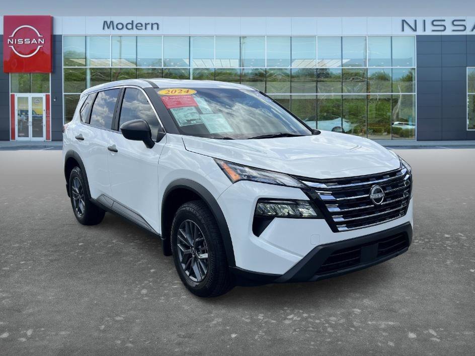 Used 2024 Glacier White Nissan S image 3