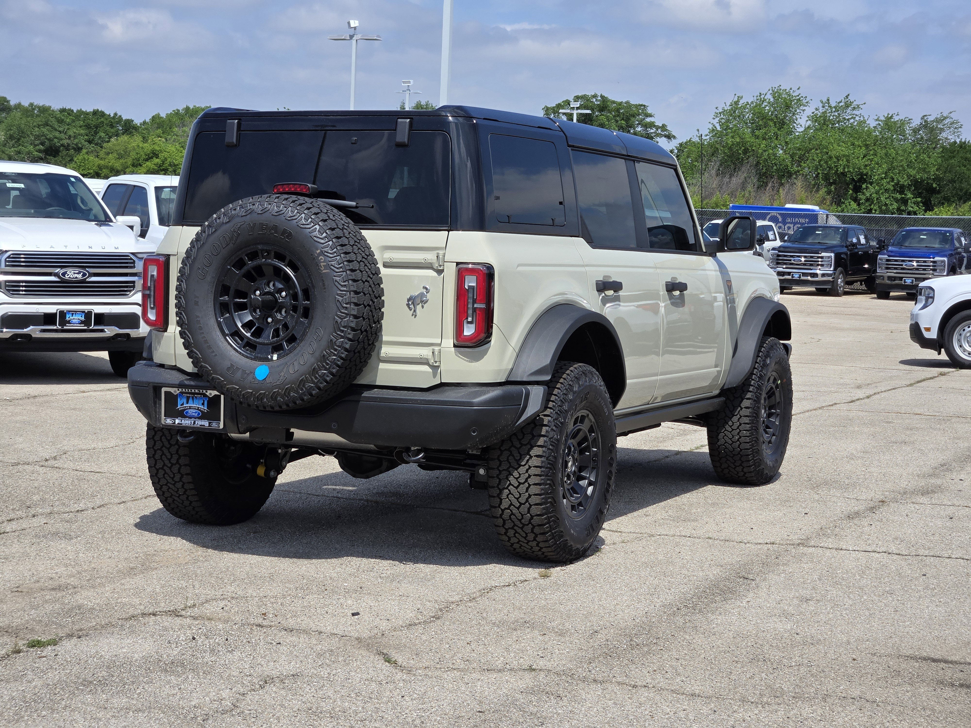 New 2026 Beige Ford Badlands image 4