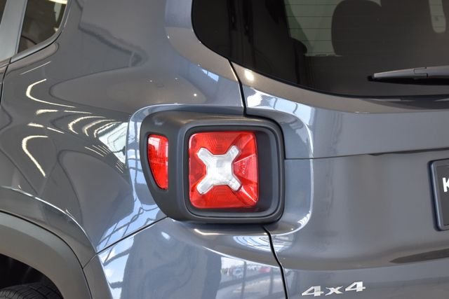 Used 2022 Gray Jeep Latitude image 7
