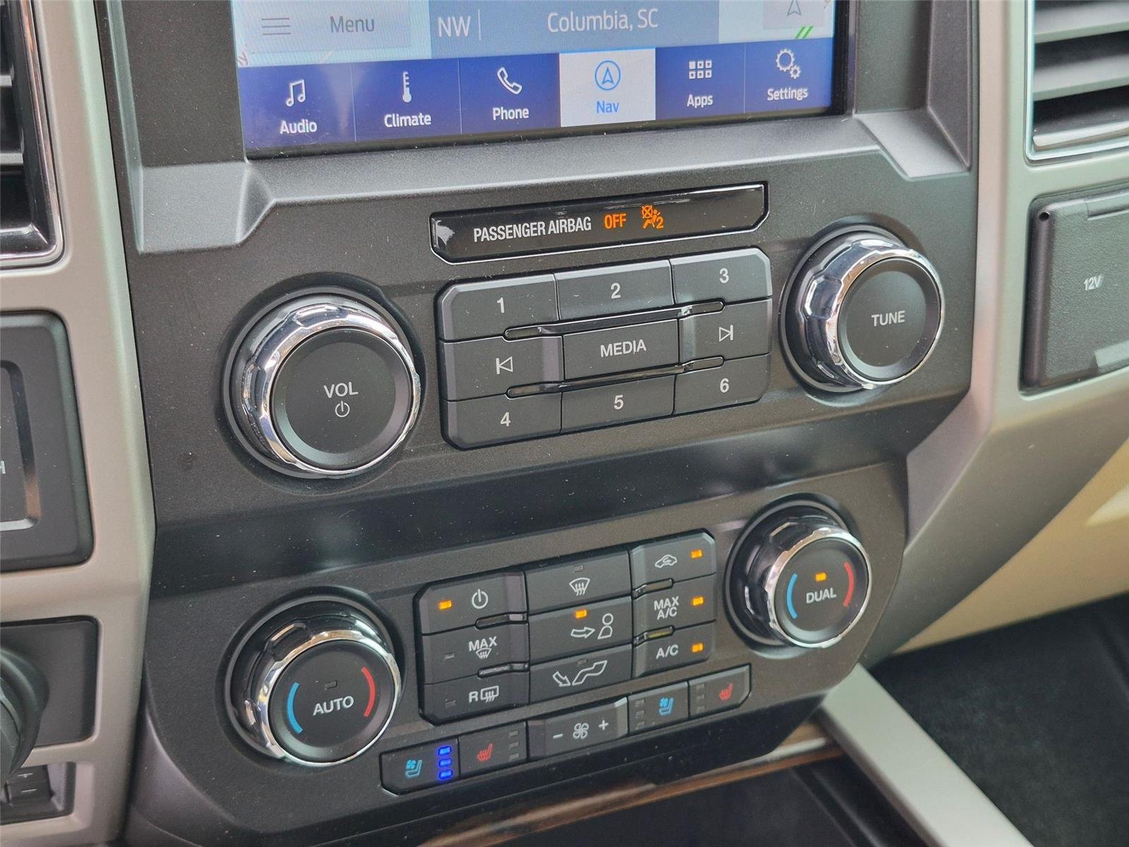 Used 2019 Ingot Silver Metallic Ford LARIAT image 22