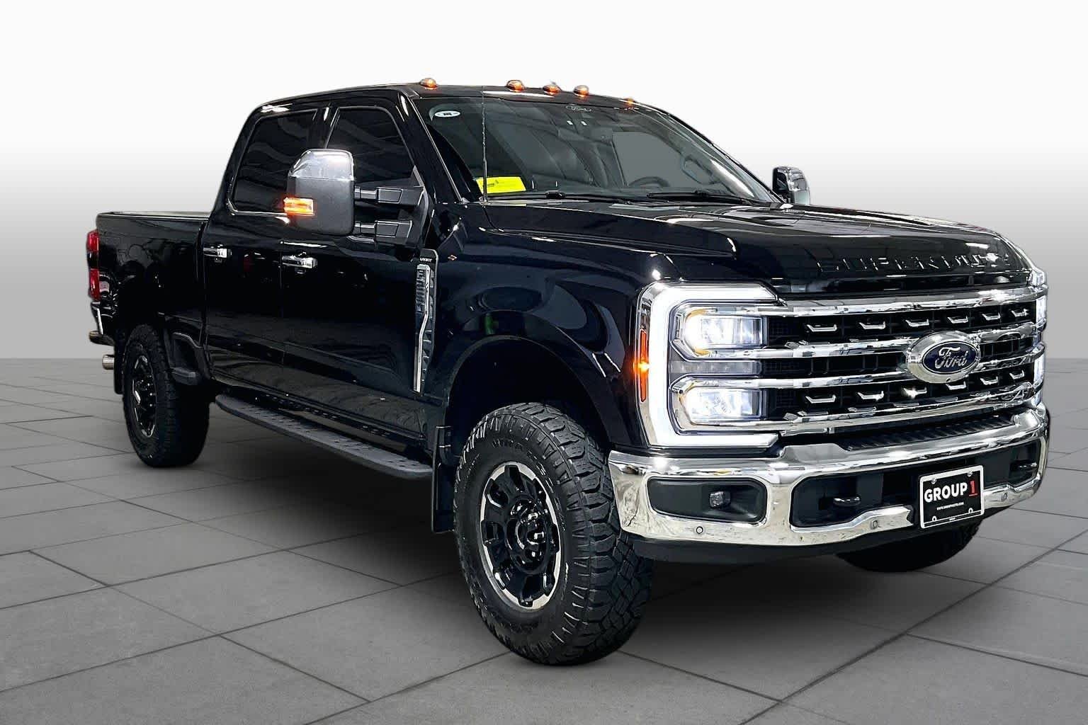 Used 2025 Agate Black Metallic Ford LARIAT image 3