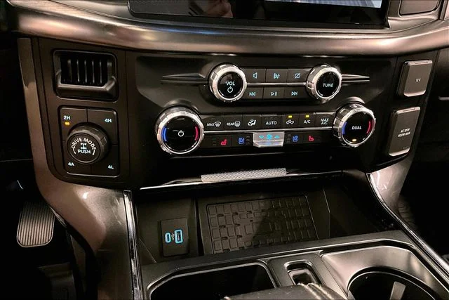 Used 2023 Agate Black Metallic Ford Lariat image 31
