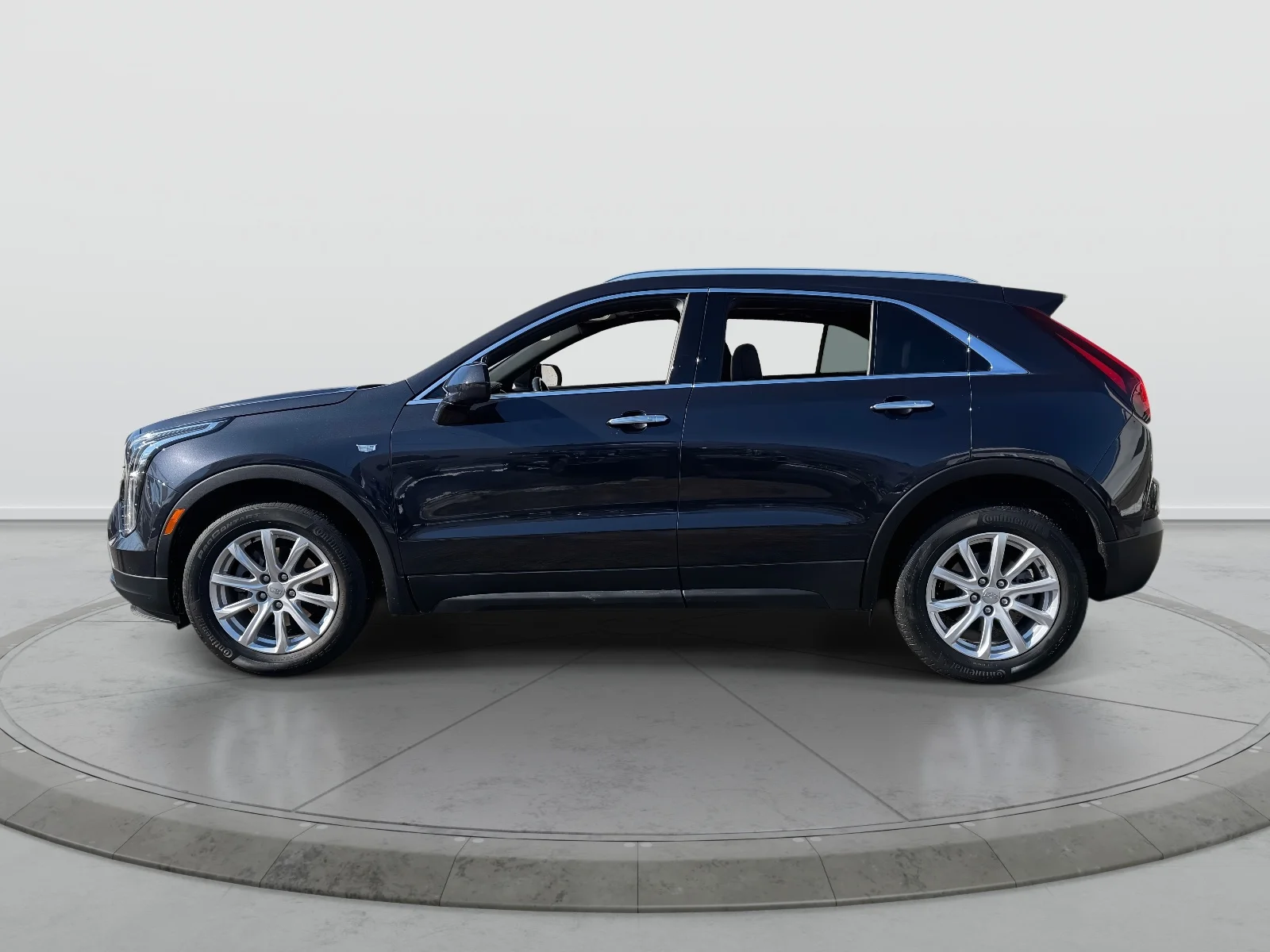 Used 2023 Gray Cadillac Luxury image 4