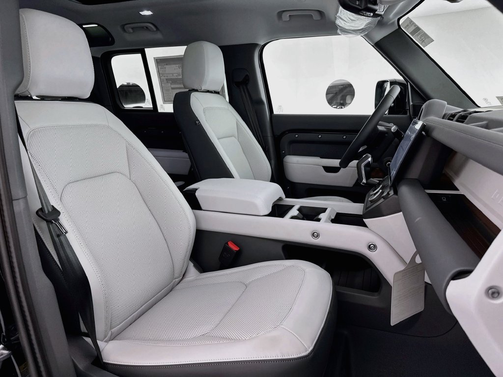 New 2026 Santorini Black Land Rover X-Dynamic SE image 29