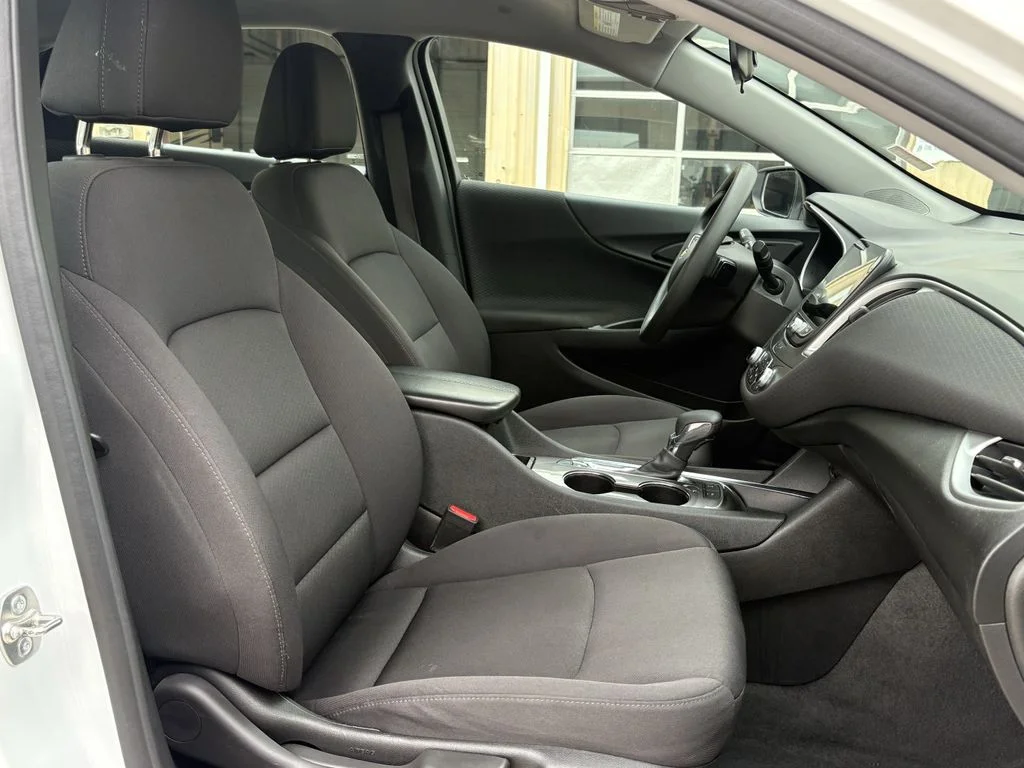 Used 2024 Summit White Chevrolet LT image 24