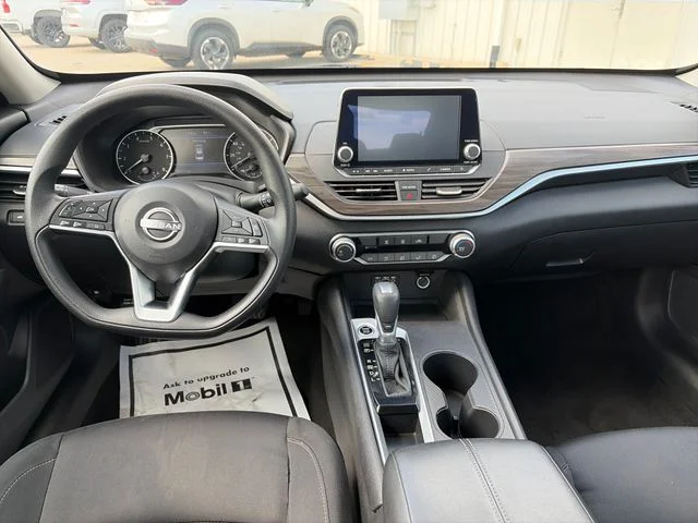 Used 2025 Super Black Clearcoat Nissan 2.5 SV image 15