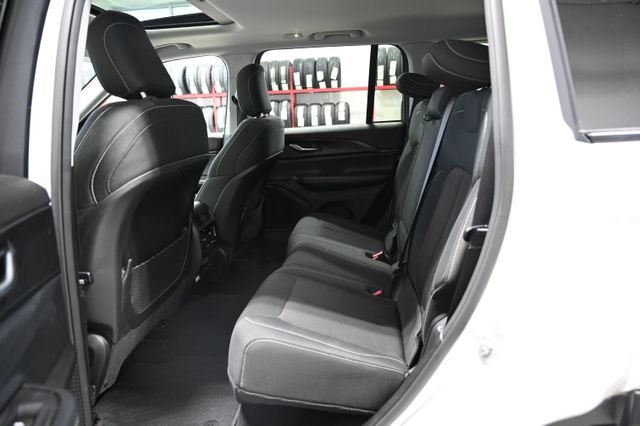 2023 Jeep Grand Cherokee Laredo - Photo 12