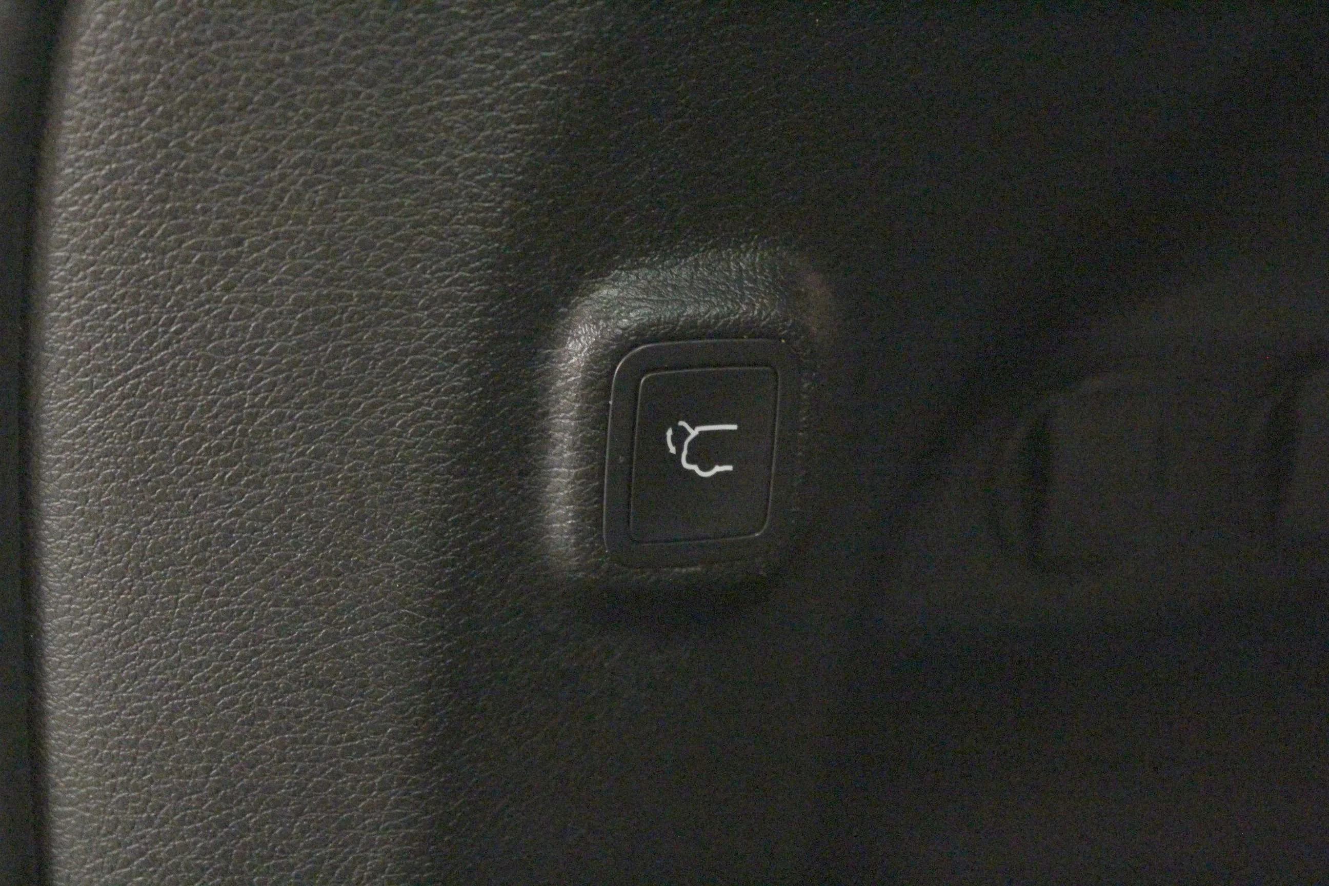 Used 2022 Diamond Black Crystal Pearlcoat Jeep Trailhawk image 14