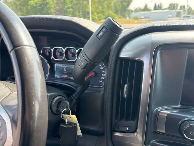 Used 2019 DEEP OCEAN BLUE METALLIC Chevrolet LT image 29
