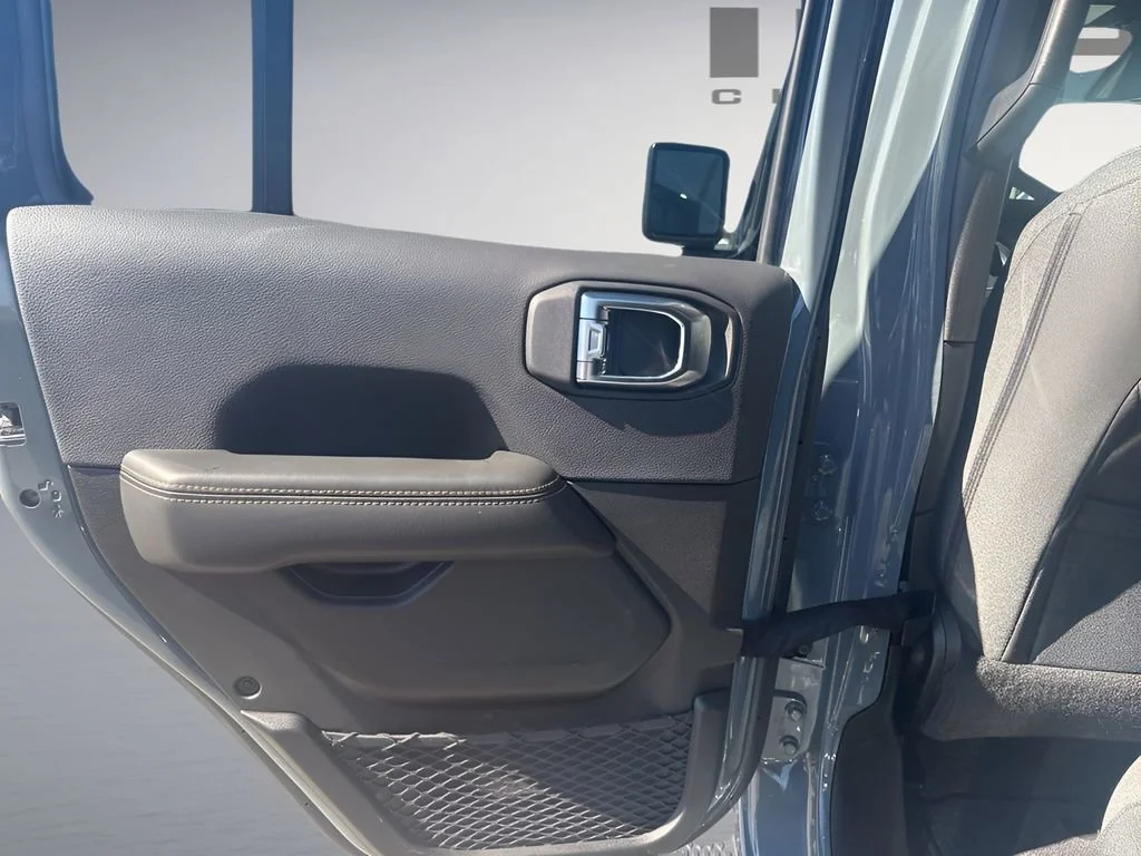 Used 2025 Gray Jeep Sahara image 26
