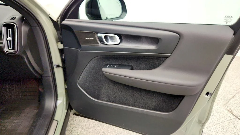 Used 2023 Sage Green Metallic Volvo Twin eAWD Ultimate with Pixel LED Headlights image 27