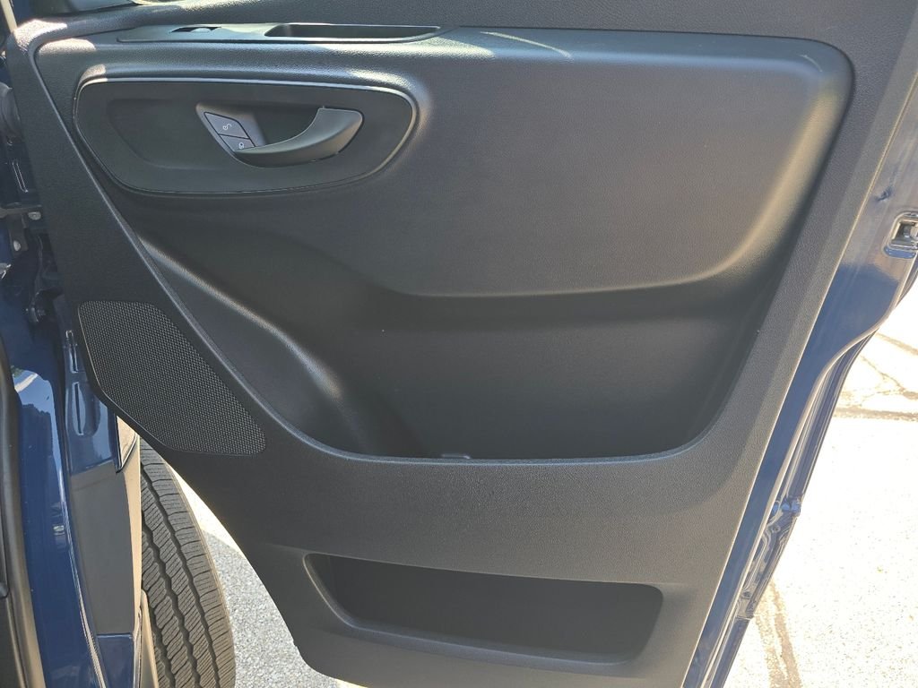 Used 2025  Mercedes-Benz Cargo 144 WB image 16
