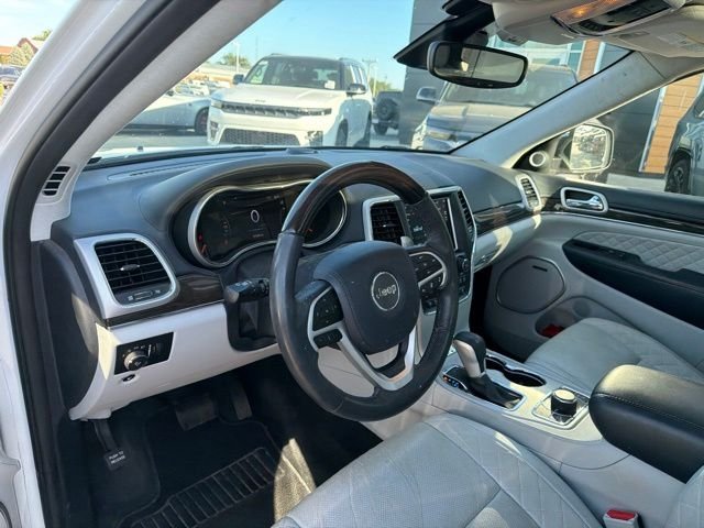 Used 2018 White Jeep Summit image 4