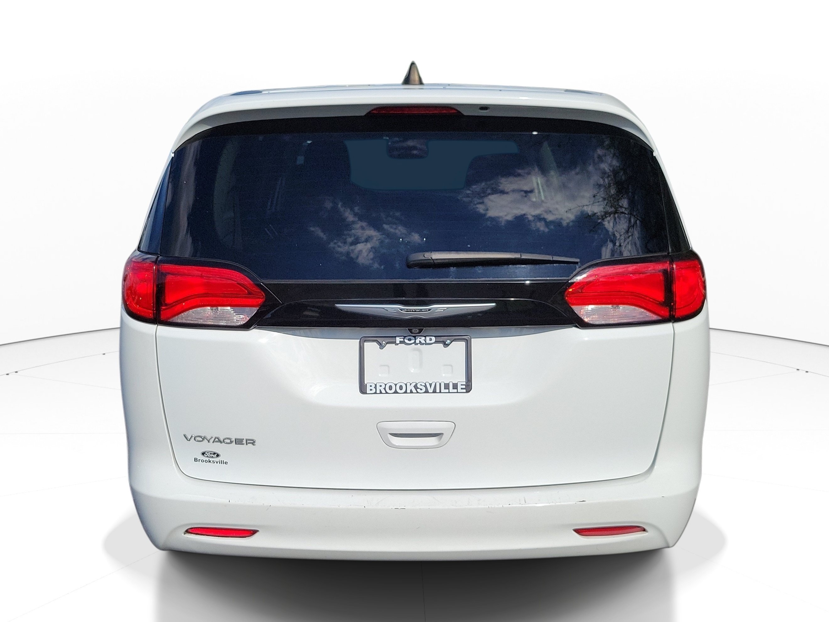 Used 2023 Bright White Clearcoat Chrysler LX image 2