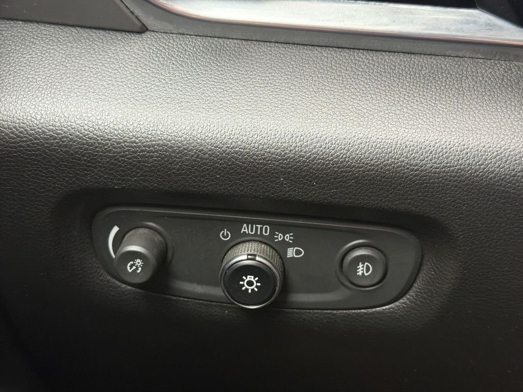 Used 2019  Chevrolet LT image 18