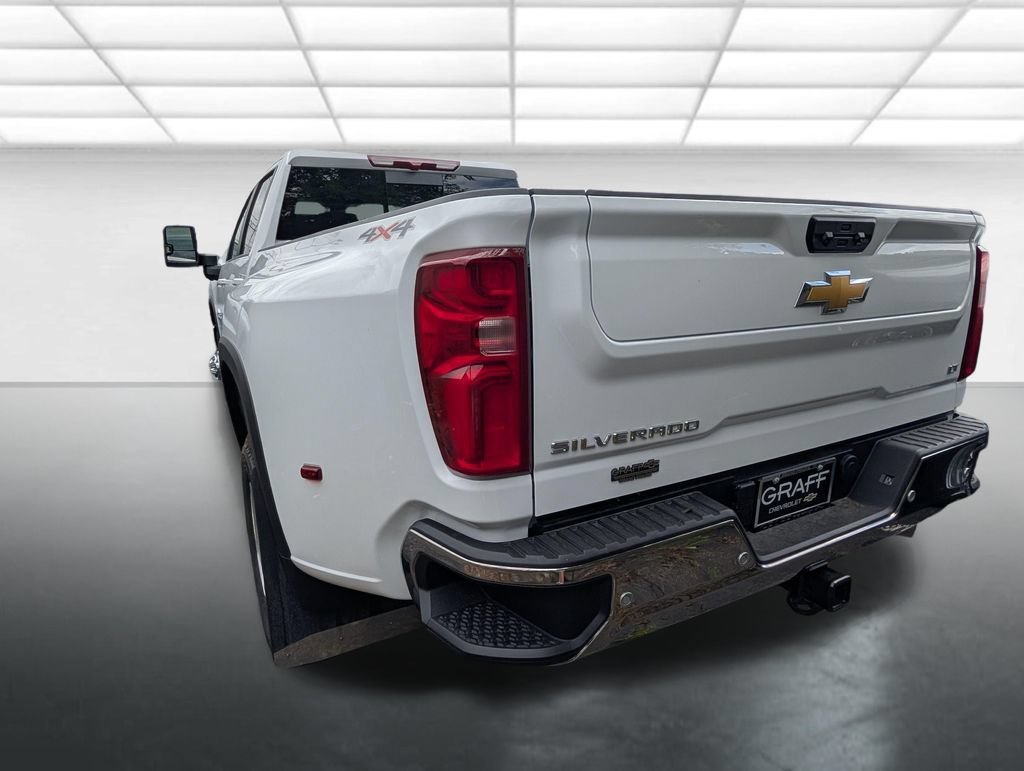 New 2026 Summit White Chevrolet LT DRW image 2