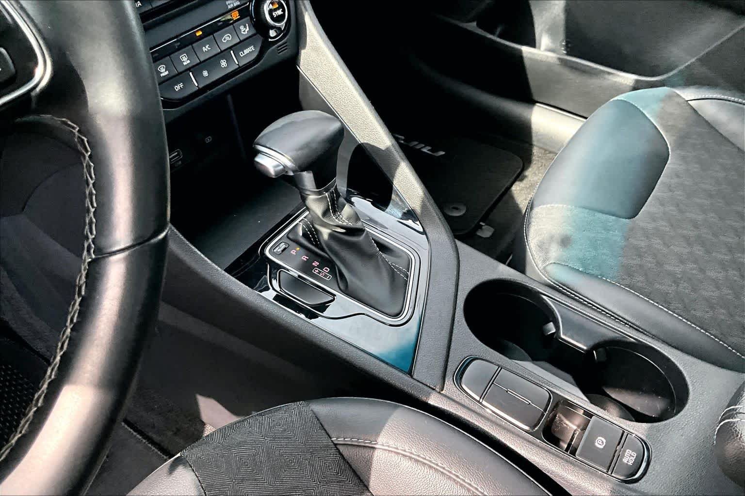 Used 2020 Snow White Pearl Kia Touring image 17
