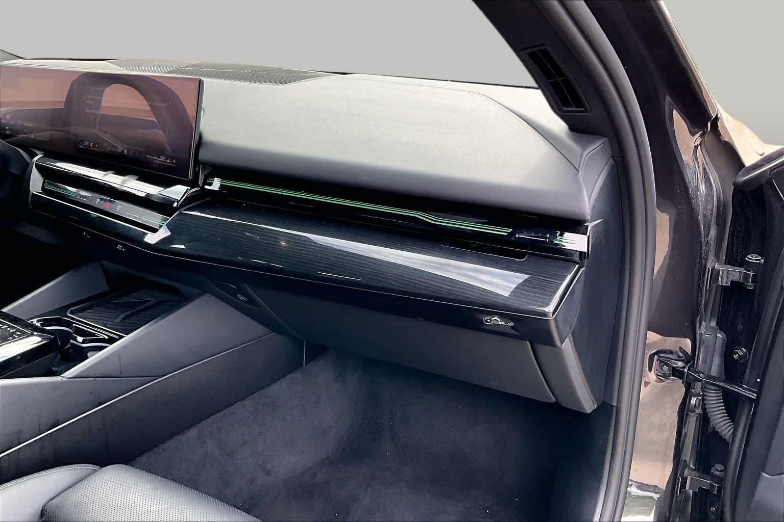 Used 2025 Dark Graphite Metallic BMW 530i image 16
