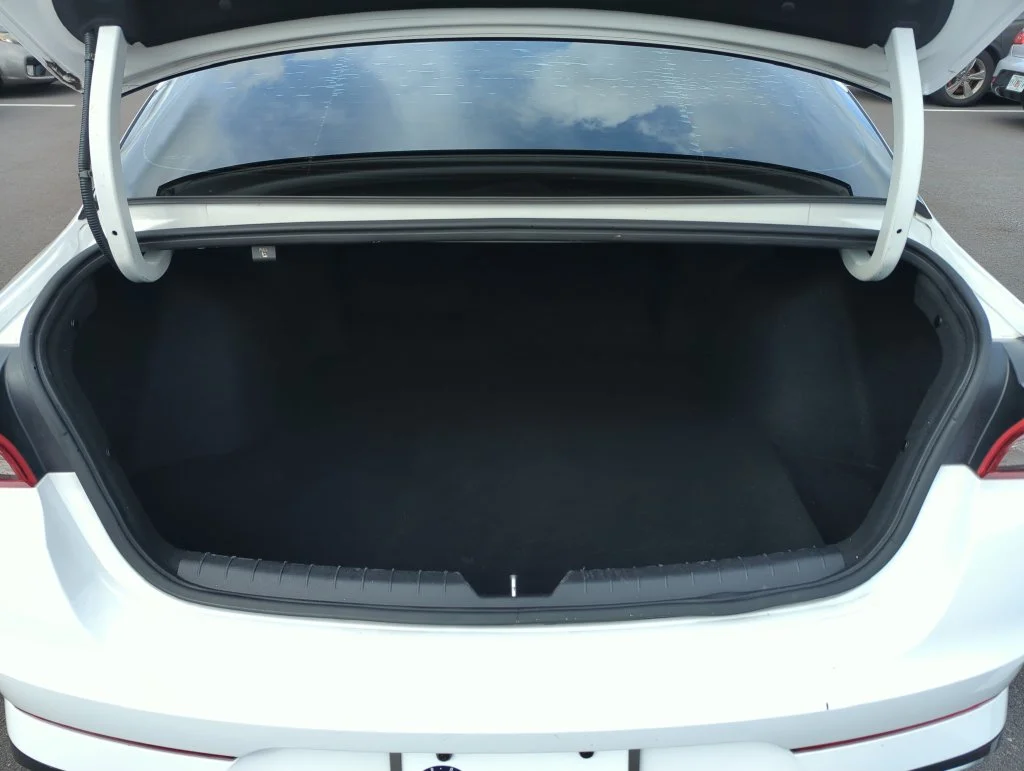 Used 2023 White Kia GT-Line image 31