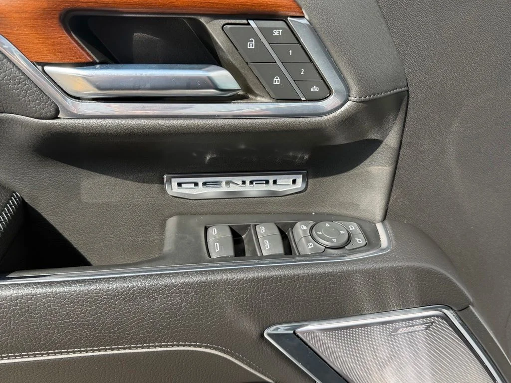 Used 2023 White GMC Denali image 22