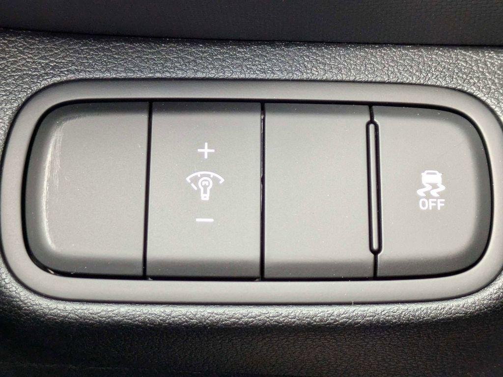 New 2026 White Hyundai SE image 23