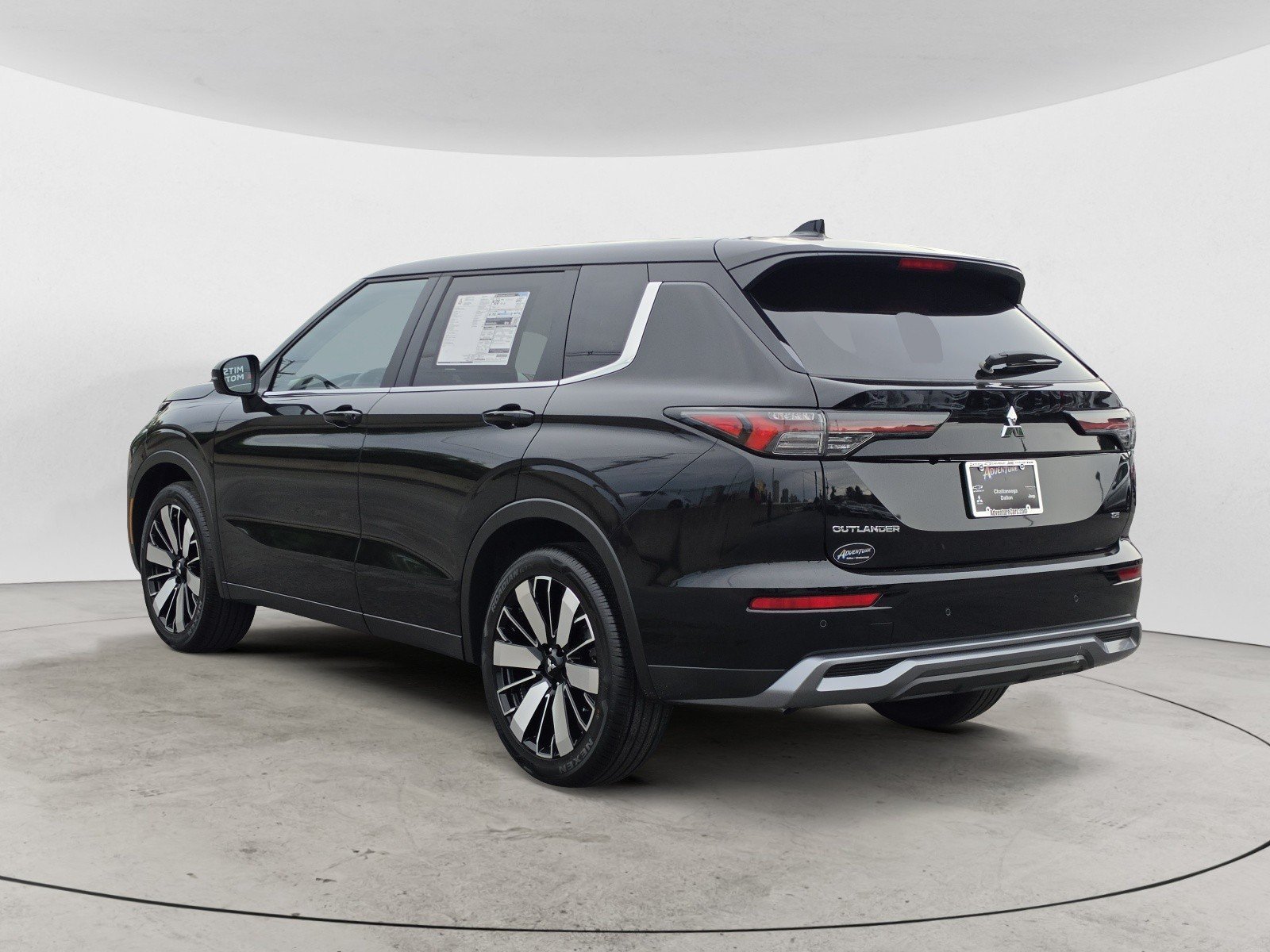 New 2026 Labrador Black Pearl Mitsubishi SE image 4