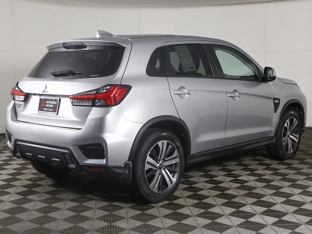 Used 2023 Silver Mitsubishi 2.0 ES image 5