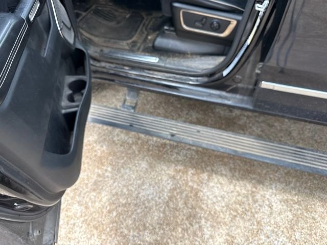 Used 2019 Diamond Black Ram Limited image 17