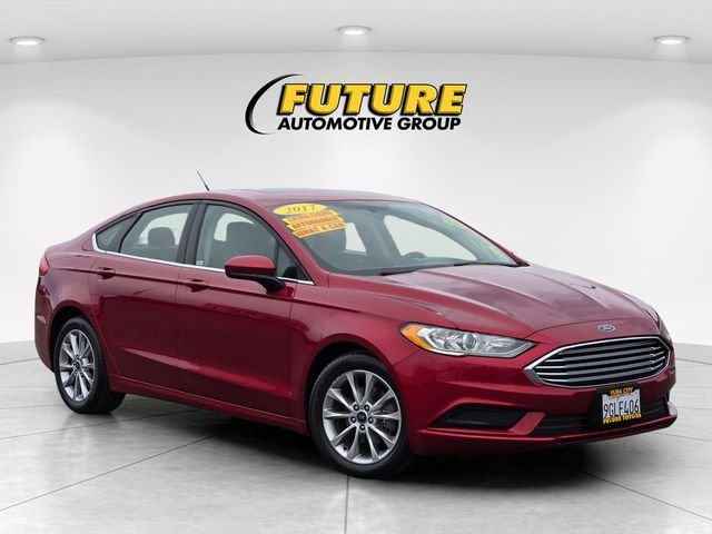 Used 2017 Red Ford SE image 1