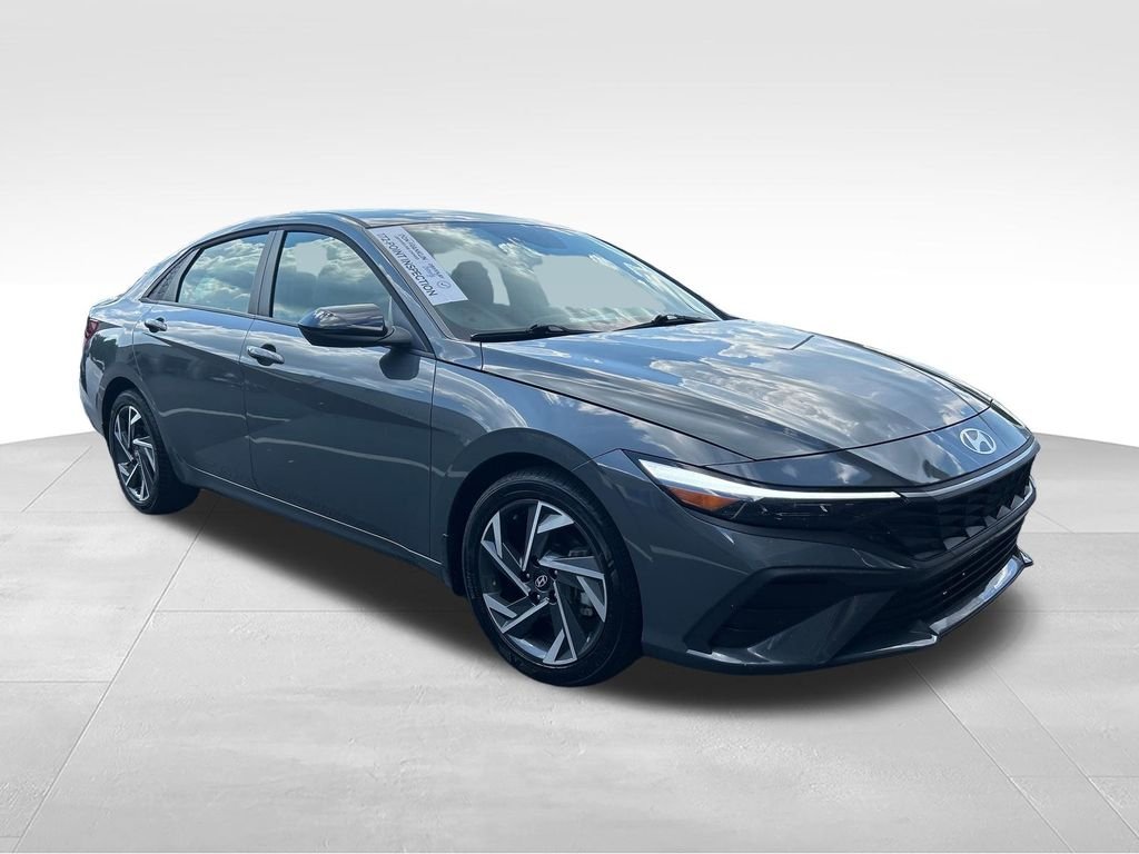 Used 2025 Gray Hyundai SEL Sport image 7