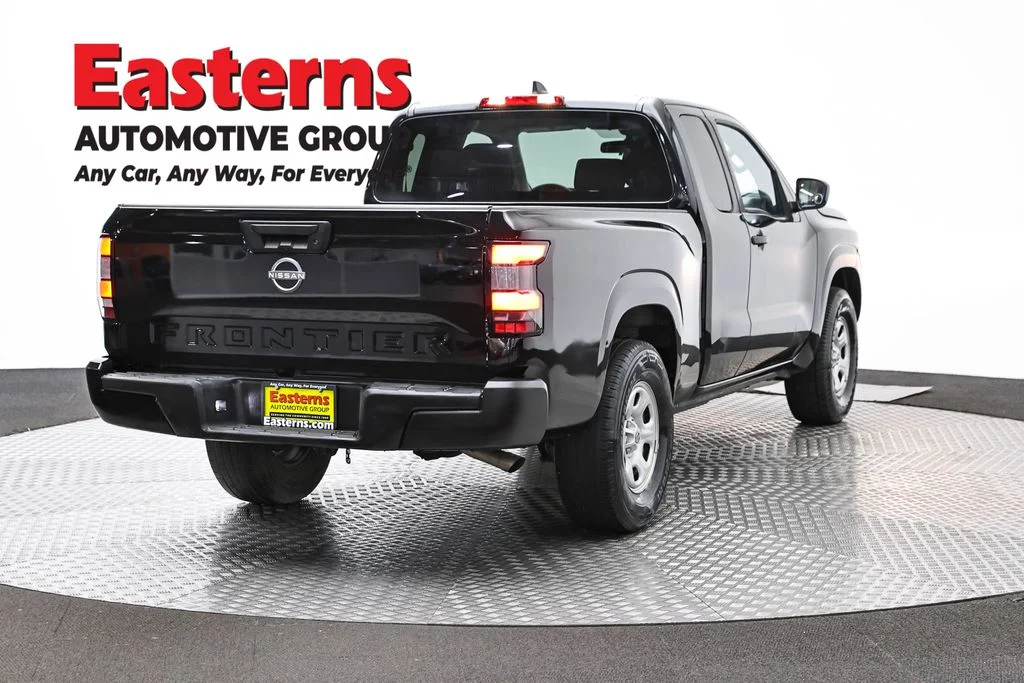 Used 2022 Black Nissan S image 5