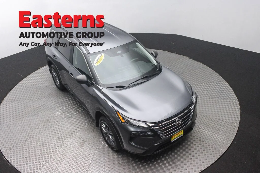 Used 2024 Gray Nissan S image 3