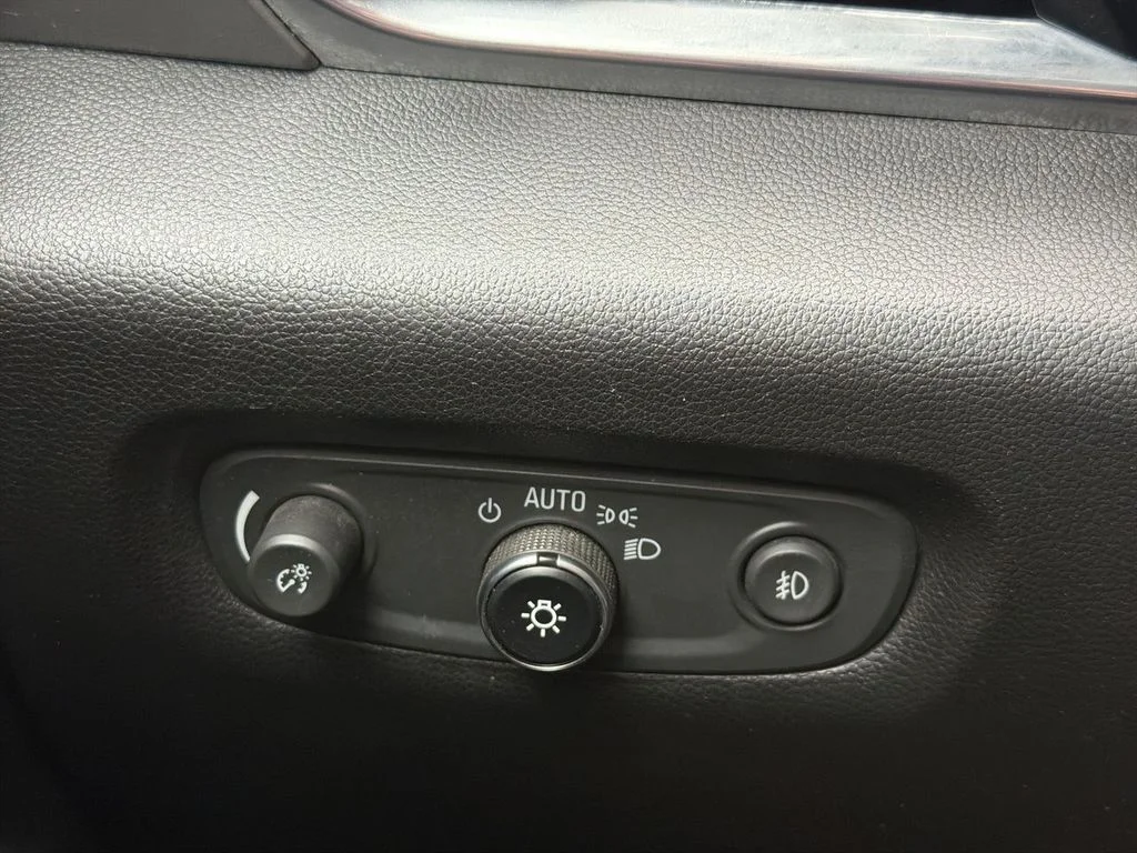 Used 2019  Chevrolet LT image 18