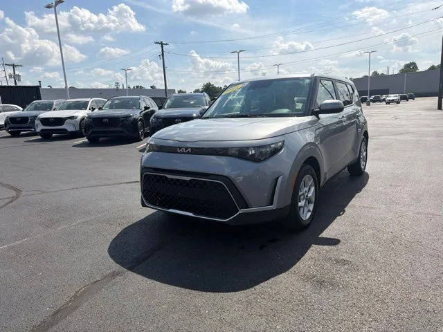Used 2025  Kia LX image 20