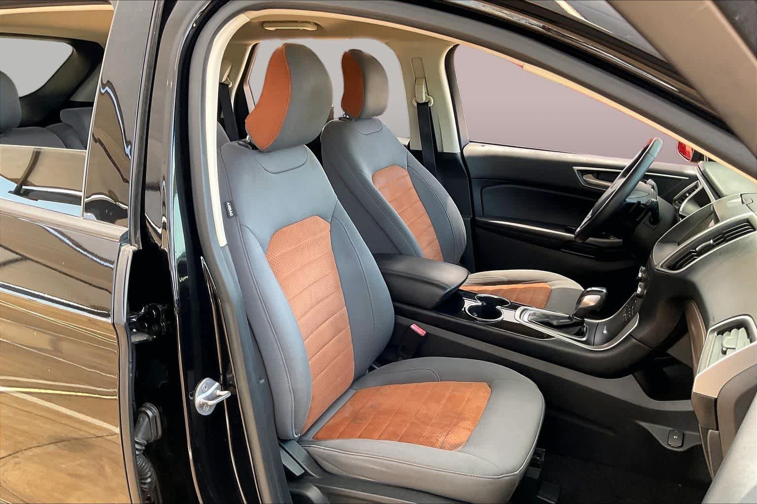 Used 2018 Shadow Black Ford SEL image 9