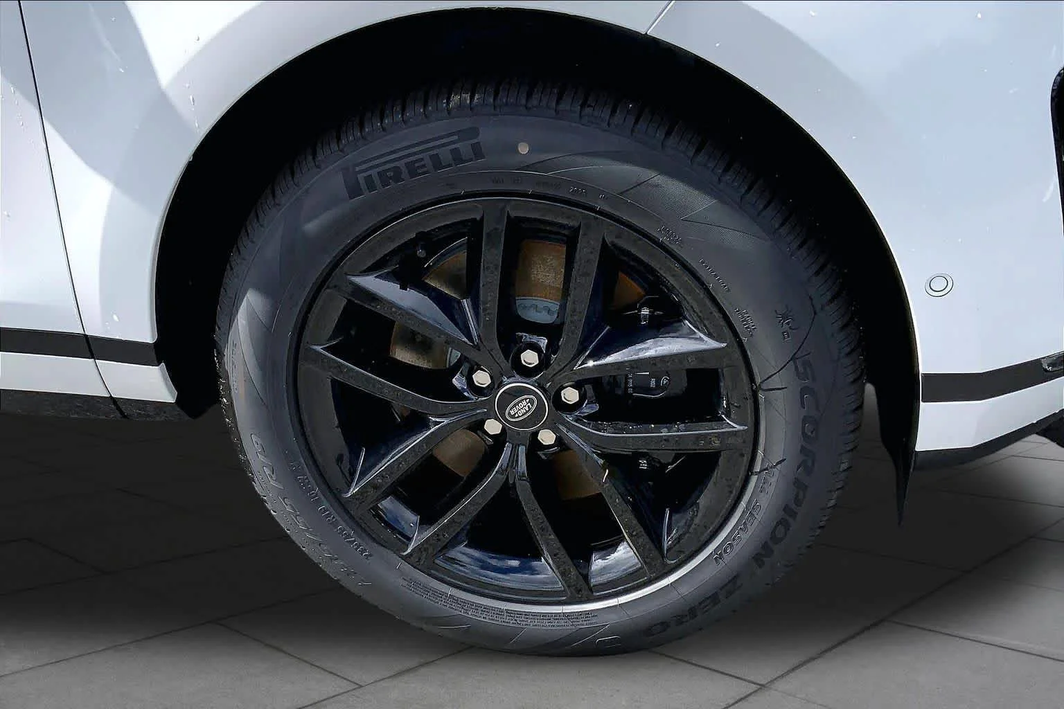 New 2026 Fuji White Land Rover Core S image 16