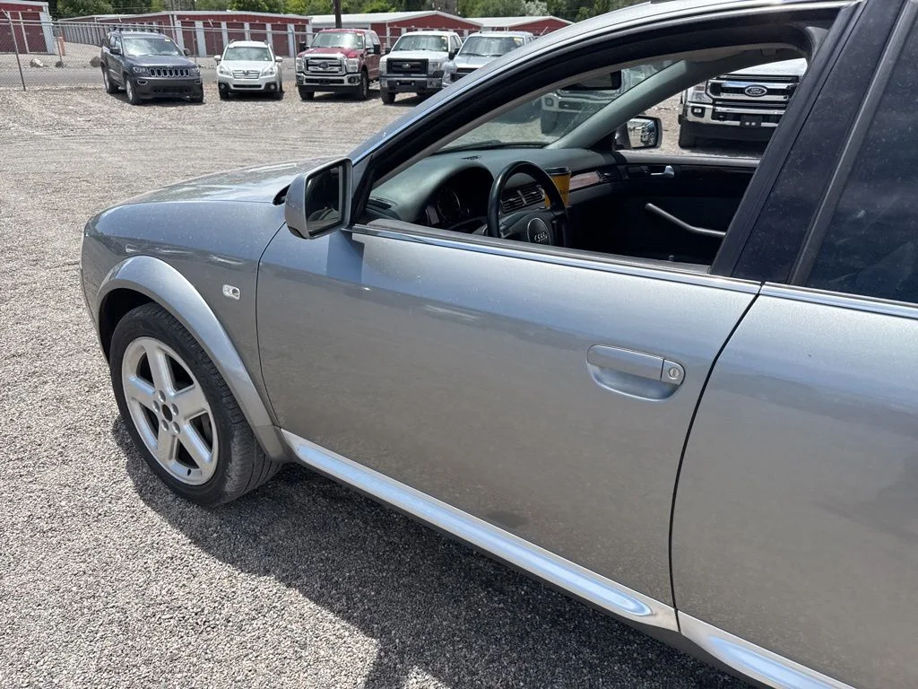 Used 2004 Atlas Gray Metallic/Dark Gray Audi 4.2 image 15